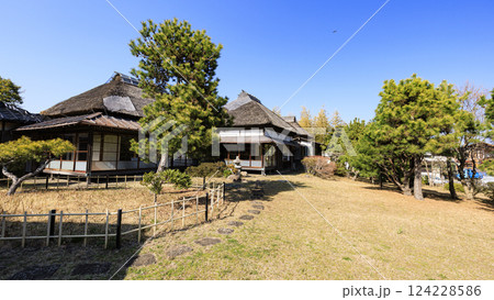 古民家の春 124228586