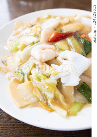 美味しい餡かけ五目焼きそば 124228615