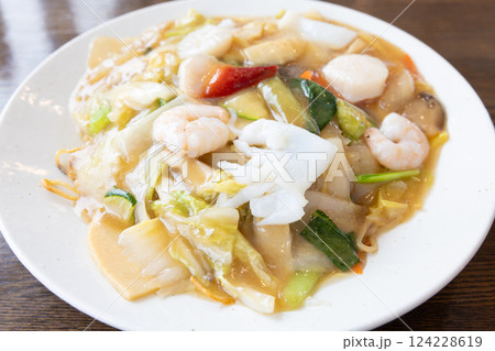 美味しい餡かけ五目焼きそば 124228619