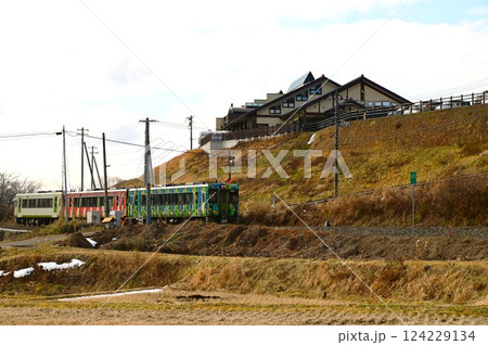 道の駅 遠野風の丘とJR釜石線（快速はまゆり） 124229134