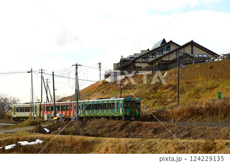 道の駅 遠野風の丘とJR釜石線（快速はまゆり） 124229135