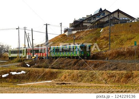 道の駅 遠野風の丘とJR釜石線（快速はまゆり） 124229136