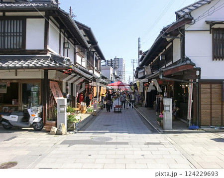 滋賀県長浜市の大通寺の門前（御坊表参道） 124229693