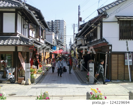 滋賀県長浜市の大通寺の門前（御坊表参道） 124229694