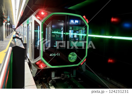 夢洲駅に停車中の大阪メトロ400系電車 夢洲駅に停車中の大阪メトロ400系電車 124231231
