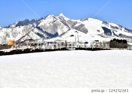 岩原スキー場方面を望む(新潟県湯沢町)【2025.3】 124232261