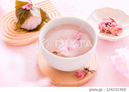 桜茶　桜湯　桜の塩漬け 124232369