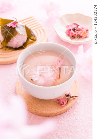 桜茶　桜湯　桜の塩漬け 124232374