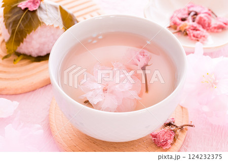 桜茶 桜湯 桜の塩漬け 桜茶 桜湯 桜の塩漬け 124232375