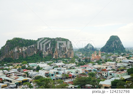 ベトナム ダナン マーブル マウンテンからの景色 124232798