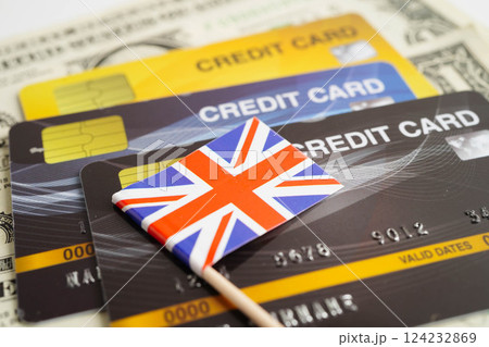 England flag on credit card, finance economy trading shopping online business. 124232869