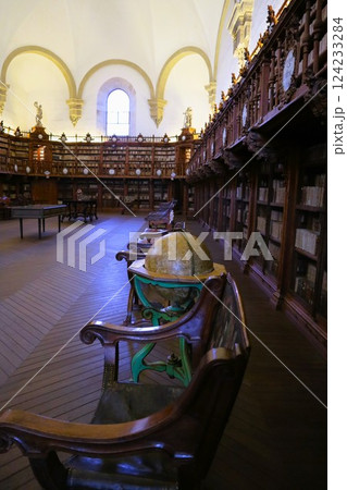 スペイン、サラマンカ大学の図書館 スペイン、サラマンカ大学の図書館 124233284