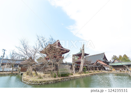 総本山 本成寺 多宝塔と鐘楼 (三条市) 124235531