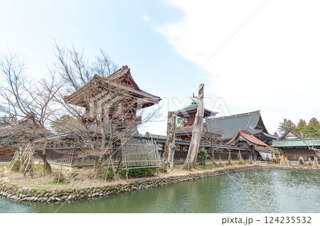 総本山 本成寺 多宝塔と鐘楼 (三条市) 124235532