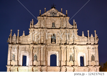ライトアップされた聖ポール天主堂跡/マカオ ライトアップされた聖ポール天主堂跡/マカオ 124237423