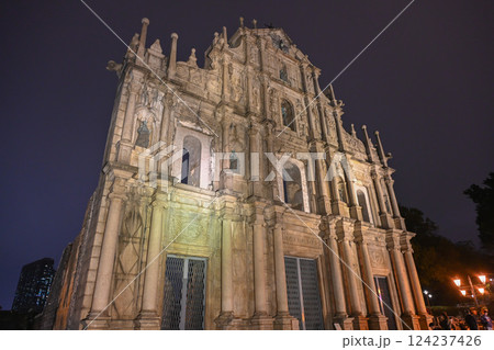ライトアップされた聖ポール天主堂跡／マカオ 124237426