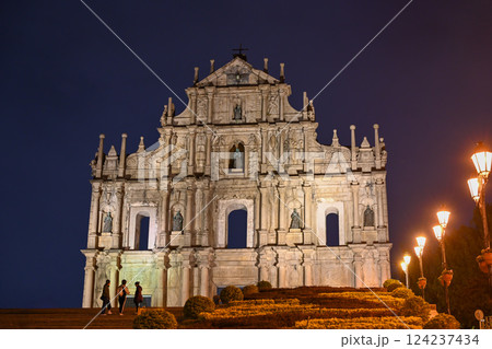 ライトアップされた聖ポール天主堂跡/マカオ ライトアップされた聖ポール天主堂跡/マカオ 124237434
