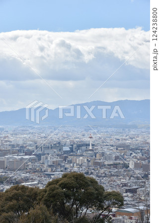 青蓮院飛地 将軍塚青龍殿 西展望台から見る京都駅周辺の景色(京都市山科区) 青蓮院飛地 将軍塚青龍殿 西展望台から見る京都駅周辺の景色(京都市山科区) 124238800