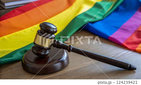 公正な社会へ、LGBTQ+の権利。多様性の尊重、法の下の平等。 公正な社会へ、LGBTQ+の権利。多様性の尊重、法の下の平等。 124239421