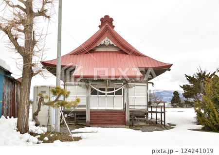 早春の北海道北斗市で押上稲荷神社境内の風景を撮影 早春の北海道北斗市で押上稲荷神社境内の風景を撮影 124241019