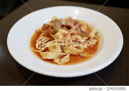 豚肉のトマトソース生パスタ 豚肉のトマトソース生パスタ 124241083