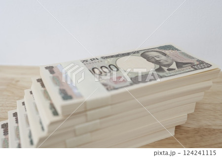 新1万円札の札束 新1万円札の札束 124241115
