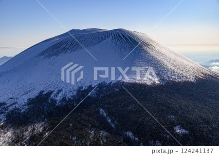 黒斑山から見る厳冬の浅間山（ガトーショコラ） 124241137