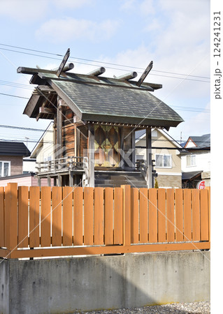 早春の北海道七飯町で赤沼神社境内の風景を撮影 早春の北海道七飯町で赤沼神社境内の風景を撮影 124241231