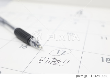 カレンダーに記載された引越しの日 カレンダーに記載された引越しの日 124241650