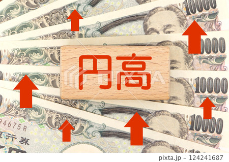 1万円札とテキスト”円高”の文字 1万円札とテキスト”円高”の文字 124241687