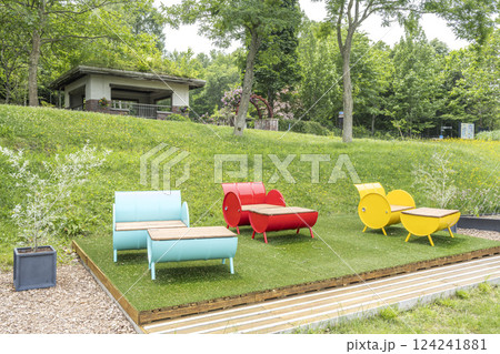 キッチンガーデンのベンチとテーブル 滝野すずらん丘陵公園 札幌市 キッチンガーデンのベンチとテーブル 滝野すずらん丘陵公園 札幌市 124241881