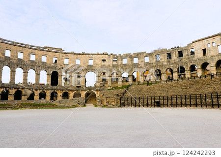 円形劇場　プーラ　イストラ半島　クロアチア　ヨーロッパ 124242293