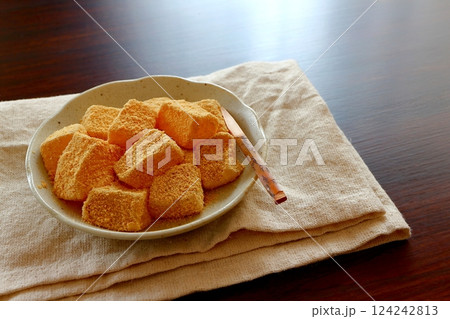 片栗粉で作ったきな粉わらび餅 片栗粉で作ったきな粉わらび餅 124242813