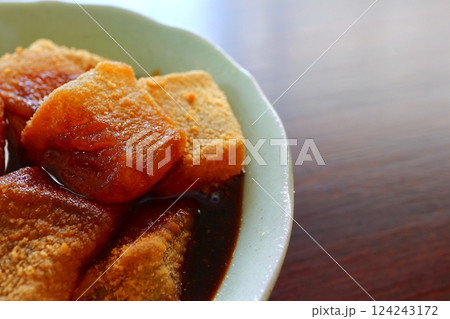 片栗粉で作った黒蜜きな粉わらび餅 124243172