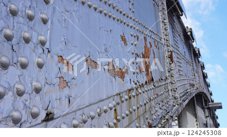 錆びて剝れる塗膜 錆びて剝れる塗膜 124245308