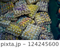 カラフルに彩られたイースターエッグの山 124245600