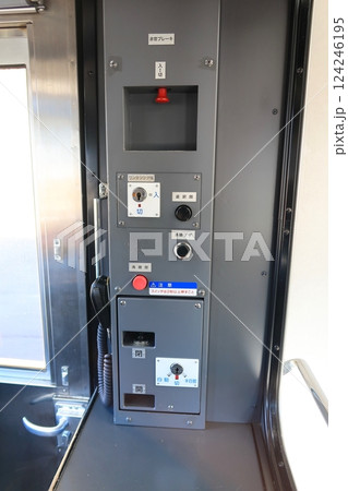 鉄道車両の扉開閉操作盤 124246195