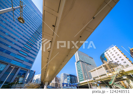 日本の東京都市景観 蓬莱橋南の交差点などを望む。右に三井ガーデンホテルが見える 日本の東京都市景観 蓬莱橋南の交差点などを望む。右に三井ガーデンホテルが見える 124248551