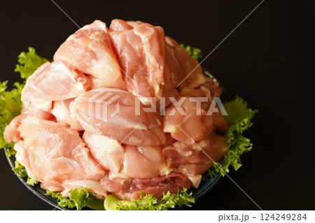 国産鶏もも 124249284