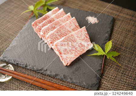黒毛和牛カルビ　焼肉用 124249640