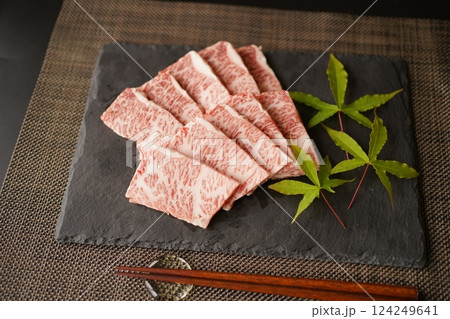 黒毛和牛カルビ　焼肉用 124249641