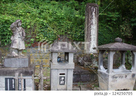 会津若松の風景　飯盛山白虎隊殉職地石碑 124250705