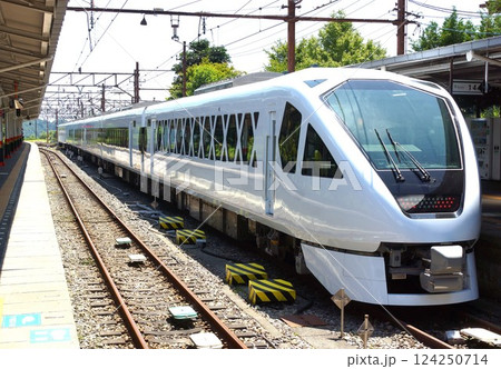 東武鉄道の風景　スペーシアX　（東武日光駅） 124250714