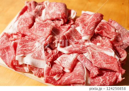 黒毛和牛切落しスライス肉 124250858