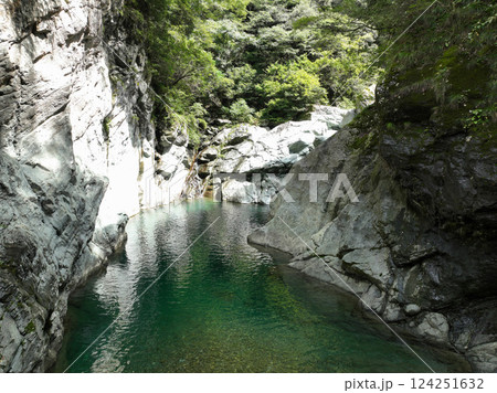 愛媛県西条市 止呂峡の風景 愛媛県西条市 止呂峡の風景 124251632