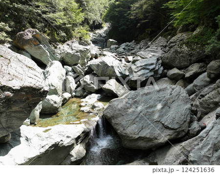 愛媛県西条市　止呂峡の風景 124251636