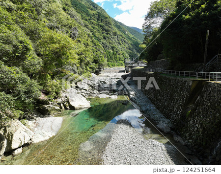 愛媛県西条市　止呂峡の風景 124251664