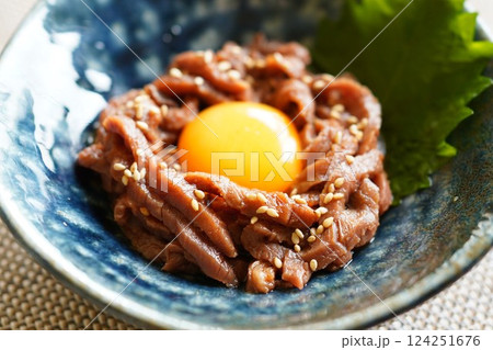 ユッケ風ローストビーフ 124251676