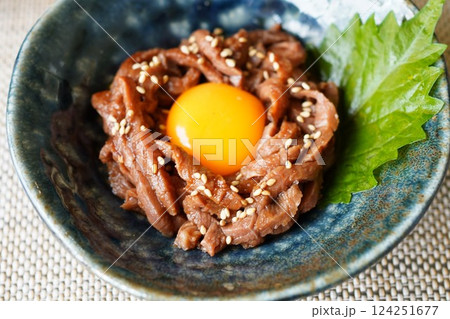 ユッケ風ローストビーフ ユッケ風ローストビーフ 124251677