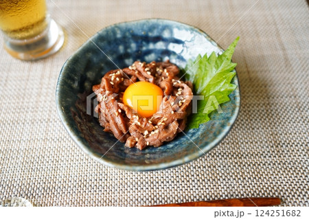 ユッケ風ローストビーフ 124251682